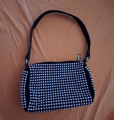 Torba za rame sa kristalima – crna - Dizajn: baguette/mini torbica na lalafo.rs Torba za rame sa kristalima – crna - Dizajn: baguette/mini torbica