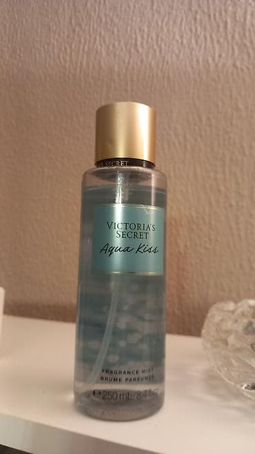 zenske original guess: Victoria's Secret Aqua Kiss 250ml, fragrance mist Malo korišćen Kod na lalafo.rs — 1 zenske original guess: Victoria's Secret Aqua Kiss 250ml, fragrance mist Malo korišćen Kod — 1
