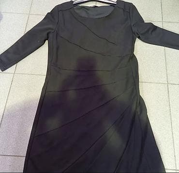 Crna Elegantna crna haljina sa 3/4 rukavima. Klasičan okrugli izrez na lalafo.rs Crna Elegantna crna haljina sa 3/4 rukavima. Klasičan okrugli izrez