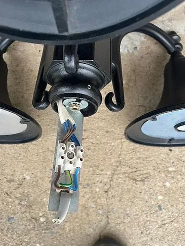 Stubna Lampa sa 3 sijalice METAL; Sijalična grla 3 x E27; Prečnik na lalafo.rs — 2 Stubna Lampa sa 3 sijalice METAL; Sijalična grla 3 x E27; Prečnik — 2