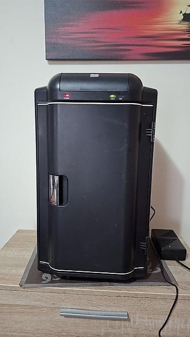 dve suknje po: Mini frižider/grejač sa termoelektričkim hlađenjem i zagrevanjem - na lalafo.rs — 1 dve suknje po: Mini frižider/grejač sa termoelektričkim hlađenjem i zagrevanjem - — 1