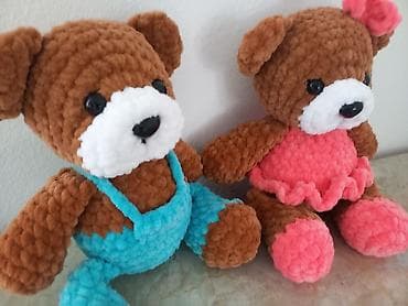 Ručno pleteni plišani medvedići – par - Materijal: mekana, plišana na lalafo.rs — 4 Ručno pleteni plišani medvedići – par - Materijal: mekana, plišana — 4
