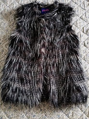 kom sa etiketom: Prsluk od veštačkog krzna Lindex - Model: bez rukava, otvoren prednji at lalafo.rs — 1 kom sa etiketom: Prsluk od veštačkog krzna Lindex - Model: bez rukava, otvoren prednji — 1