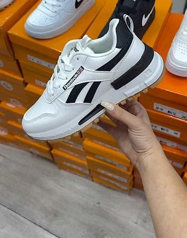 Reebok Classic lifestyle patike - Model: Reebok Classic (retro na lalafo.rs — 2 Reebok Classic lifestyle patike - Model: Reebok Classic (retro — 2