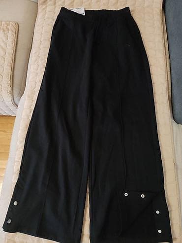 Crne široke trenerke sa dugmadima na nogavicama, velicina M - Boja na lalafo.rs — 1 Crne široke trenerke sa dugmadima na nogavicama, velicina M - Boja — 1