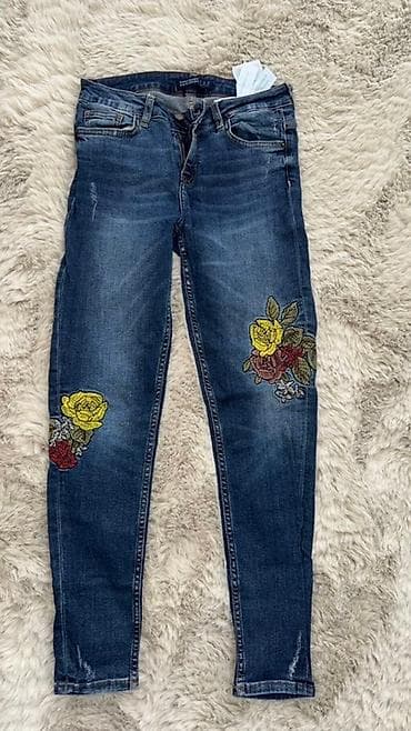 Ženska garderoba – više komada 1) Print pantalone - Materijal: lagana na lalafo.rs — 4 Ženska garderoba – više komada 1) Print pantalone - Materijal: lagana — 4