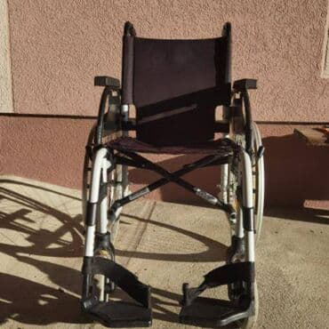 Invalidska kolica Breezy sirina sedalnog dela 44cm. Kratko koriscena na lalafo.rs Invalidska kolica Breezy sirina sedalnog dela 44cm. Kratko koriscena