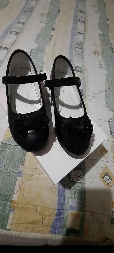 Dečije baletanke sa kaišićem obuvene jednom - Boja: crna - Model na lalafo.rs — 1 Dečije baletanke sa kaišićem obuvene jednom - Boja: crna - Model — 1