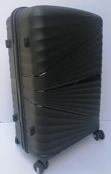 Watches: Tvrdi kofer na točkiće – crni, sa šarama u dijagonalnom reljefu at lalafo.rs — 7 Watches: Tvrdi kofer na točkiće – crni, sa šarama u dijagonalnom reljefu — 7