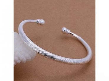 Personal Items: Srebrna narukvica 925 – otvoreni „cuff“ model - Materijal: pravo at lalafo.rs — 2 Personal Items: Srebrna narukvica 925 – otvoreni „cuff“ model - Materijal: pravo — 2