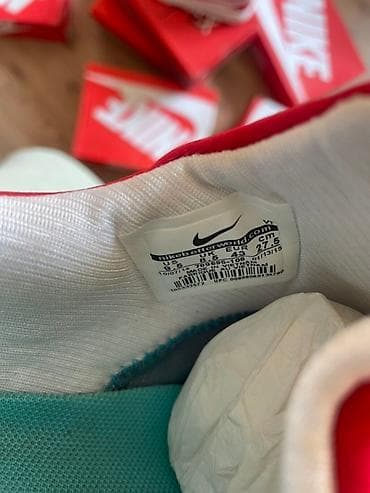 Nike Air patike – crveno‑bele - Model sa Nike Air jastukom u peti za na lalafo.rs — 3 Nike Air patike – crveno‑bele - Model sa Nike Air jastukom u peti za — 3