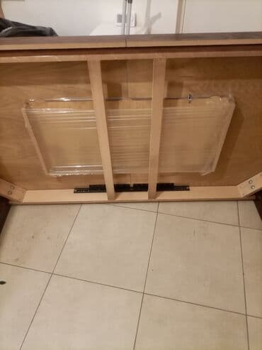 Sto drveni. Ima dodatak da se razvuče. Nekorišteni. Ima samo malu na lalafo.rs Sto drveni. Ima dodatak da se razvuče. Nekorišteni. Ima samo malu