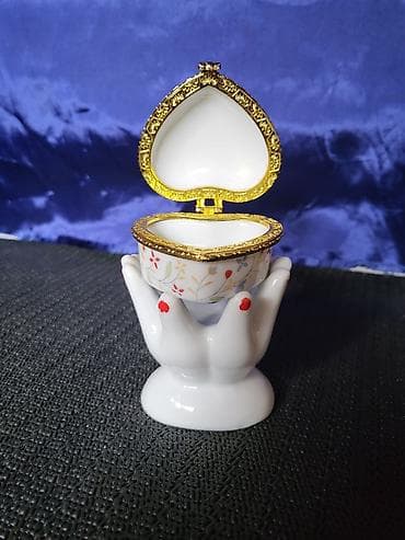 Satula vintaz, nova porcelanska za nakit. Satula he nova,lak na lalafo.rs — 1 Satula vintaz, nova porcelanska za nakit. Satula he nova,lak — 1