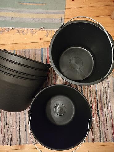 Set plastičnih kanti sa metalnom drškom - Crne okrugle kante, čvrsta na lalafo.rs Set plastičnih kanti sa metalnom drškom - Crne okrugle kante, čvrsta