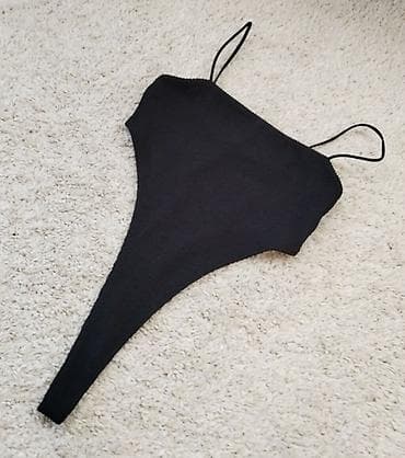 Bershka crop bodi crne boje. Dosta se rasteze, streč materijala na lalafo.rs — 2 Bershka crop bodi crne boje. Dosta se rasteze, streč materijala — 2