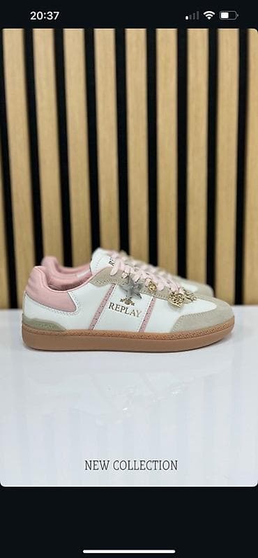 Replay ženske patike iz nove kolekcije. Patike su bele boje sa roze na lalafo.rs Replay ženske patike iz nove kolekcije. Patike su bele boje sa roze