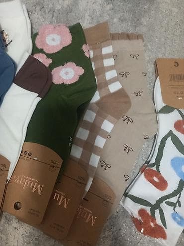 Ženske čarape – šareni set sa cvetnim i check dezenima. Vel 37 - na lalafo.rs — 2 Ženske čarape – šareni set sa cvetnim i check dezenima. Vel 37 - — 2