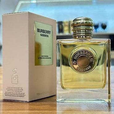 Ovo je Burberry Goddess Eau de Parfum, ženski miris koji je lansiran na lalafo.rs Ovo je Burberry Goddess Eau de Parfum, ženski miris koji je lansiran