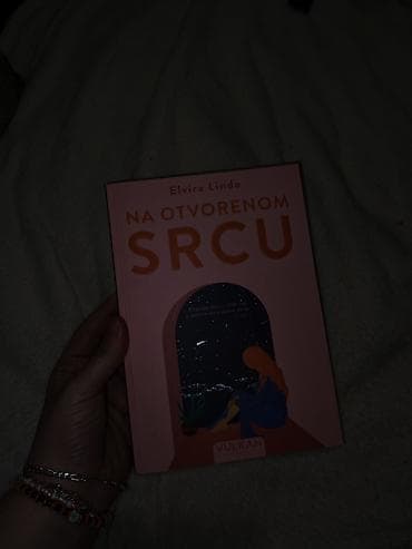 Knjiga: Na otvorenom srcu Autorka: Elvira Lindo Izdavač: Vulkan - na lalafo.rs Knjiga: Na otvorenom srcu Autorka: Elvira Lindo Izdavač: Vulkan -