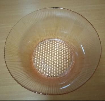 Set staklenih činija i dekorativna tacna Opis: - Tri staklene činije na lalafo.rs — 4 Set staklenih činija i dekorativna tacna Opis: - Tri staklene činije — 4