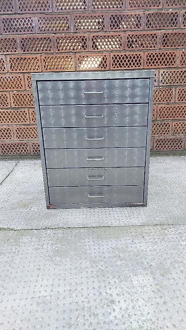 Metalni fiokar/ormarić sa fiokama donešen iz Nemačke Dimenzija visina na lalafo.rs Metalni fiokar/ormarić sa fiokama donešen iz Nemačke Dimenzija visina