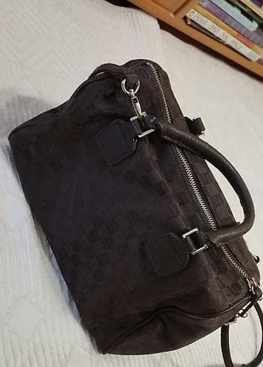 Sisley torba
n ma tragova korišćenja
pogledajte i ostale moje oglase na lalafo.rs — 4 Sisley torba
n ma tragova korišćenja
pogledajte i ostale moje oglase — 4