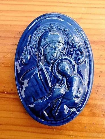 Bogorodica, porcelan, kobalt boja reljefni medaljon. Predivan reljefni na lalafo.rs Bogorodica, porcelan, kobalt boja reljefni medaljon. Predivan reljefni