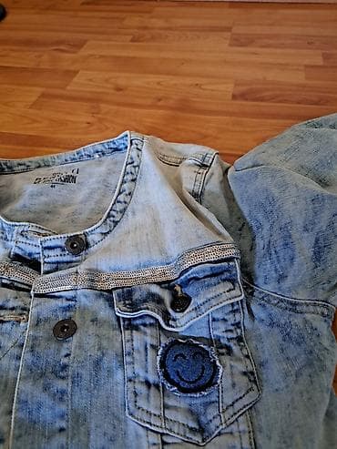 kom sa etiketom: Ženska teksas jakna bez kragne – GINA BENOTTI (veličina 44) - Svetlo at lalafo.rs — 3 kom sa etiketom: Ženska teksas jakna bez kragne – GINA BENOTTI (veličina 44) - Svetlo — 3