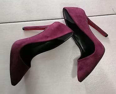 Elegantne ženske salonke u bordo boji, izrađene od mekog materijala na lalafo.rs — 1 Elegantne ženske salonke u bordo boji, izrađene od mekog materijala — 1