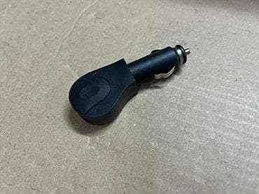 Auto punjači za telefone: Auto USB punjač za upaljač (12/24 V) - Kompaktan adapter za napajanje na lalafo.rs — 1 Auto punjači za telefone: Auto USB punjač za upaljač (12/24 V) - Kompaktan adapter za napajanje — 1