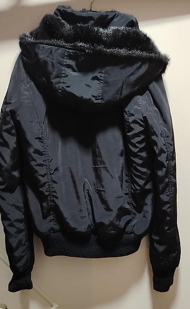 Ženska zimska jakna sa krznom – crna - Model: kratka, bomber kroj - na lalafo.rs — 3 Ženska zimska jakna sa krznom – crna - Model: kratka, bomber kroj - — 3