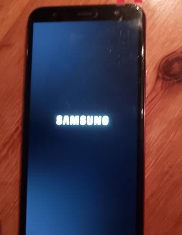 Samsung Galaxy J4+ (crvena boja) - Ekran: 6.0" HD+ (1480×720) at lalafo.rs — 2 Samsung Galaxy J4+ (crvena boja) - Ekran: 6.0" HD+ (1480×720) — 2