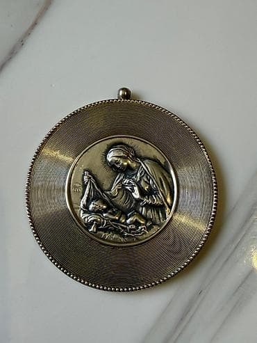 Antiques: Italijanski vintage medaljon Bogorodica sa Isusom – srebro 800 Prelep at lalafo.rs — 4 Antiques: Italijanski vintage medaljon Bogorodica sa Isusom – srebro 800 Prelep — 4