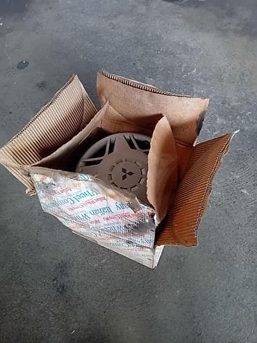 Na prodaju dve nove originalne čelične felne sa originalnim ratkapnama na lalafo.rs Na prodaju dve nove originalne čelične felne sa originalnim ratkapnama