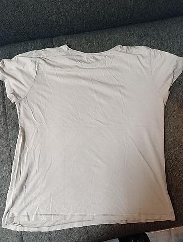 Zara majica sa printom sintisajzera/klavijature - Brend/model: Zara na lalafo.rs — 5 Zara majica sa printom sintisajzera/klavijature - Brend/model: Zara — 5