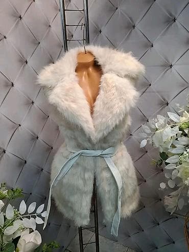 Beli prsluk od veštačkog krzna sa pojasom - Materijal: meko veštačko na lalafo.rs Beli prsluk od veštačkog krzna sa pojasom - Materijal: meko veštačko