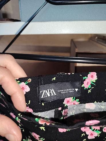 ZARA suknja sa floralnim dezenom - Model: midi dužina, ravna silueta na lalafo.rs — 4 ZARA suknja sa floralnim dezenom - Model: midi dužina, ravna silueta — 4