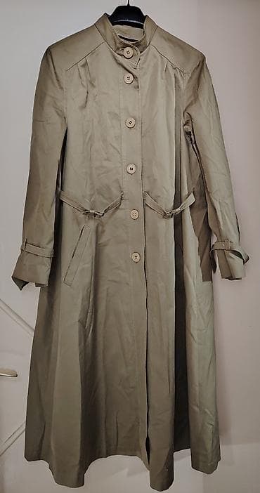 zenske broj: Dugački ženski mantil u maslinasto‑zelenoj boji. - Kroj: A‑silujeta at lalafo.rs — 1 zenske broj: Dugački ženski mantil u maslinasto‑zelenoj boji. - Kroj: A‑silujeta — 1