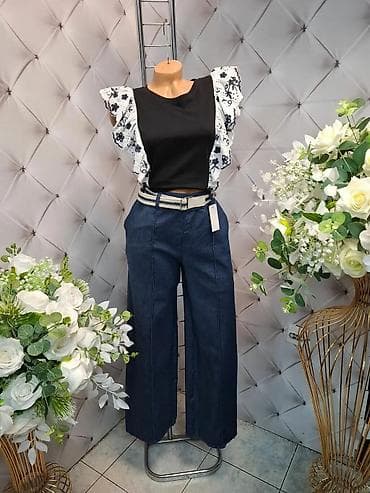 Elegantna ženska kombinacija – bluza i široke farmerke - Bluza: crna na lalafo.rs Elegantna ženska kombinacija – bluza i široke farmerke - Bluza: crna