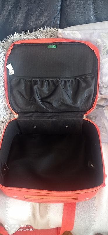 Other: Beneton rucna torba ili mini kofercic dimenzije 35x27 visina 18cm at lalafo.rs — 8 Other: Beneton rucna torba ili mini kofercic dimenzije 35x27 visina 18cm — 8