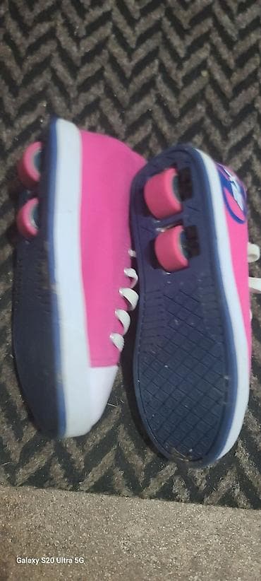 Heelys patike sa tockicima. broj 34
tockici mogu da se izvade na lalafo.rs — 2 Heelys patike sa tockicima. broj 34
tockici mogu da se izvade — 2