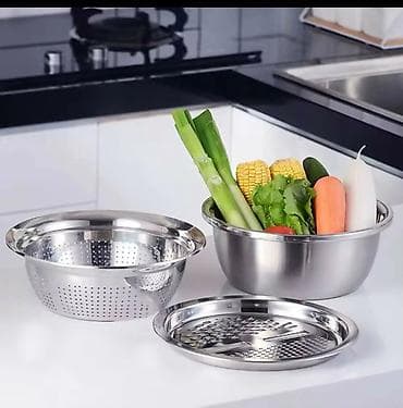 Set od inox posuda 3 u 1 – činija, cediljka i poklopac/rende - na lalafo.rs — 3 Set od inox posuda 3 u 1 – činija, cediljka i poklopac/rende - — 3