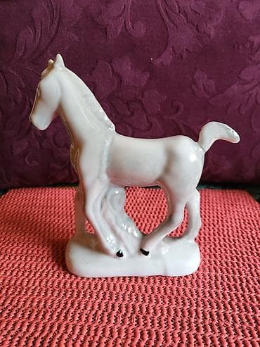 Sport & Hobby: Figura nova porcelanska iz 70ih. Figura bez ostecenja,sve na njoj at lalafo.rs — 5 Sport & Hobby: Figura nova porcelanska iz 70ih. Figura bez ostecenja,sve na njoj — 5