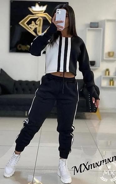 Dvod elni ženski trenerka set – crop dukserica i donji deo sa prugama na lalafo.rs Dvod elni ženski trenerka set – crop dukserica i donji deo sa prugama