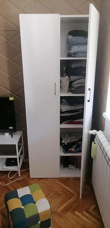 Ormar i TV Komoda Materijal i Dekor: Izrađeni su od univera debljine na lalafo.rs Ormar i TV Komoda Materijal i Dekor: Izrađeni su od univera debljine