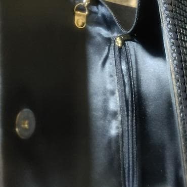 Personal Items: Elegantna večernja torbica – tamnoplava, sjajna jednom nošena iz at lalafo.rs — 2 Personal Items: Elegantna večernja torbica – tamnoplava, sjajna jednom nošena iz — 2