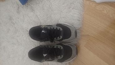 Nike patike u odličnom stanju
br 38 na lalafo.rs — 2 Nike patike u odličnom stanju
br 38 — 2