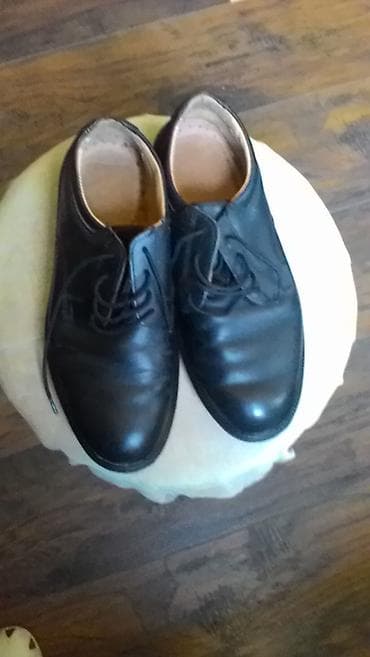 Možda dva, tri puta obuvene, vrlo očuvane, vidi se po djonu na slici na lalafo.rs Možda dva, tri puta obuvene, vrlo očuvane, vidi se po djonu na slici
