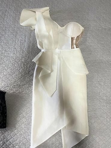 Elegantna bela kratka haljina sa asimetričnim krojem i jednim rukavom at lalafo.rs — 2 Elegantna bela kratka haljina sa asimetričnim krojem i jednim rukavom — 2