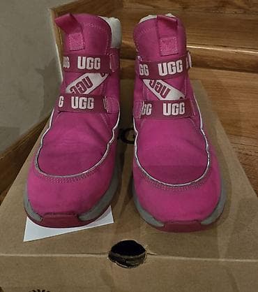 UGG vodootporne cizme 37 broj. Original, waterproof, zimske na lalafo.rs — 3 UGG vodootporne cizme 37 broj. Original, waterproof, zimske — 3